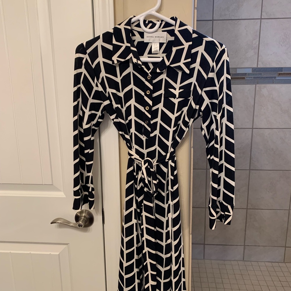 Donna Morgan Black and White Geometric Long Sleeve Dress